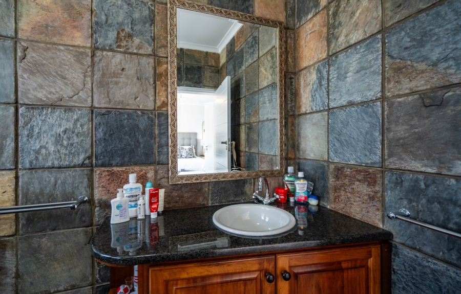 5 Bedroom Property for Sale in Royal Alfred Marina Eastern Cape